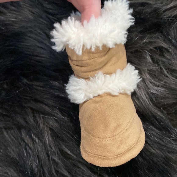 Gap baby hat and boot set - Picture 2 of 4